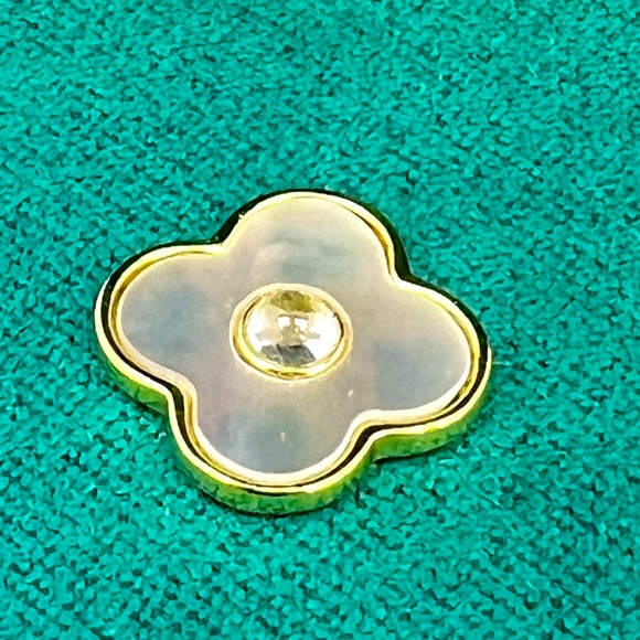 CHARLOTTE & LEXI, WOMENS STERLING SILVER, CLOVER EARRINGS WITH CUBIC ZIRCONIA - Picture 4 of 16